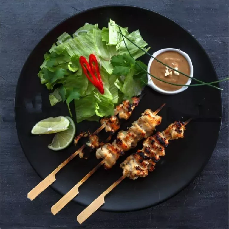 chicken-satay-or-sate-ayam-malaysian-famous-food-ph5f7um-658a8cd7d17c7